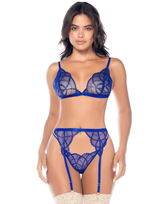 Ensemble 3 Pièces avec Broderie Mapalé – Broderie Brillante & Élégance Intemporelle Ensemble 3 Pièces avec Broderie Mapalé – Broderie Brillante & Élégance Intemporelle